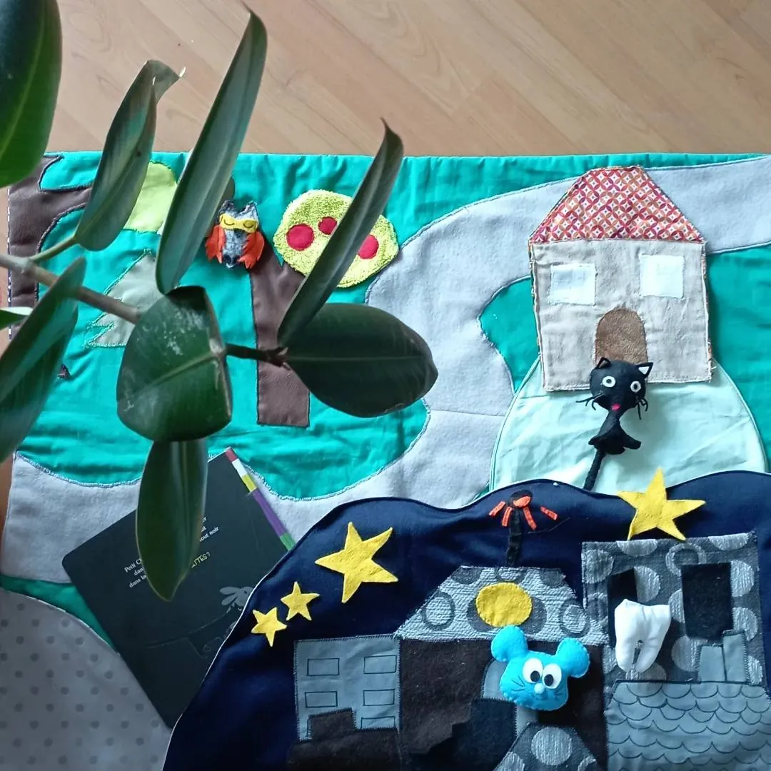 Tapis de lecture et figurines en tissu cousus main, Rêve en Bobine