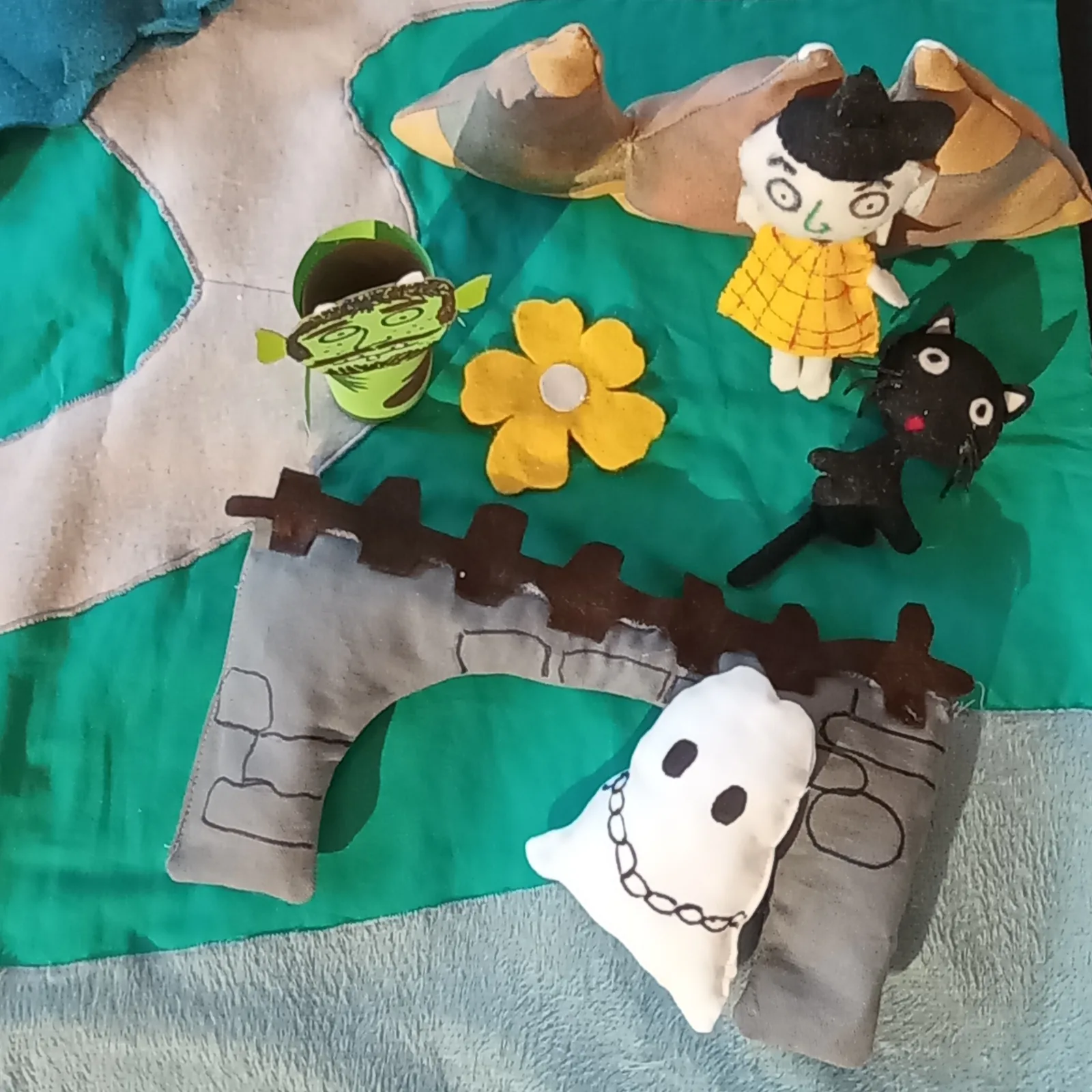 Tapis de lecture avec un château, une fillette et un fantôme en tissu